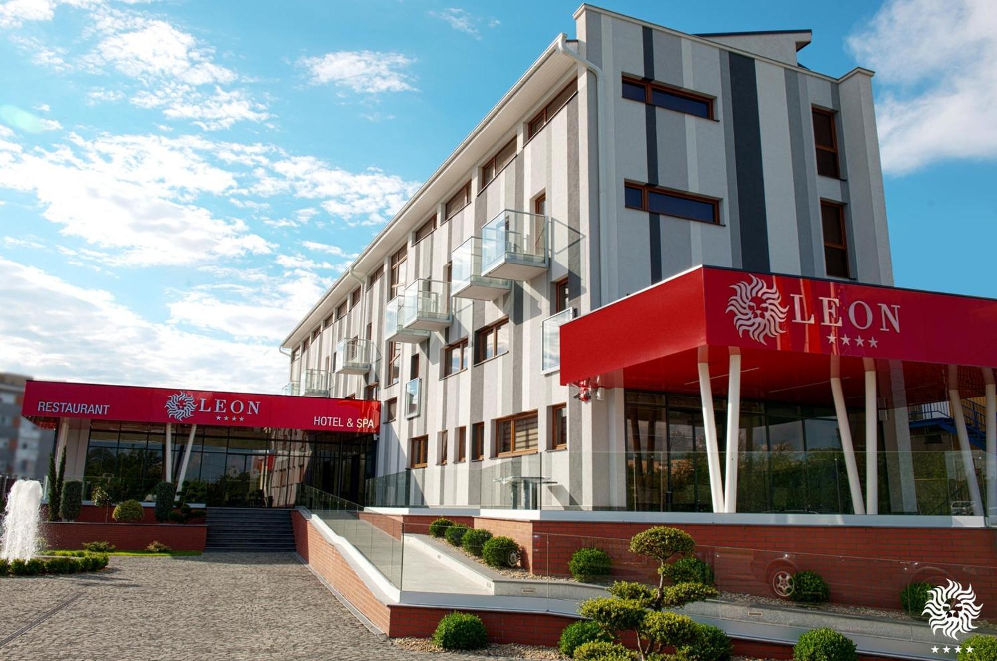 Hotel Leon & Spa Arad Esterno foto