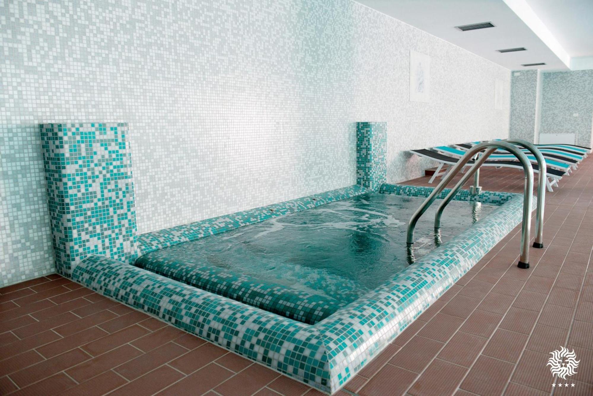 Hotel Leon & Spa Arad Esterno foto