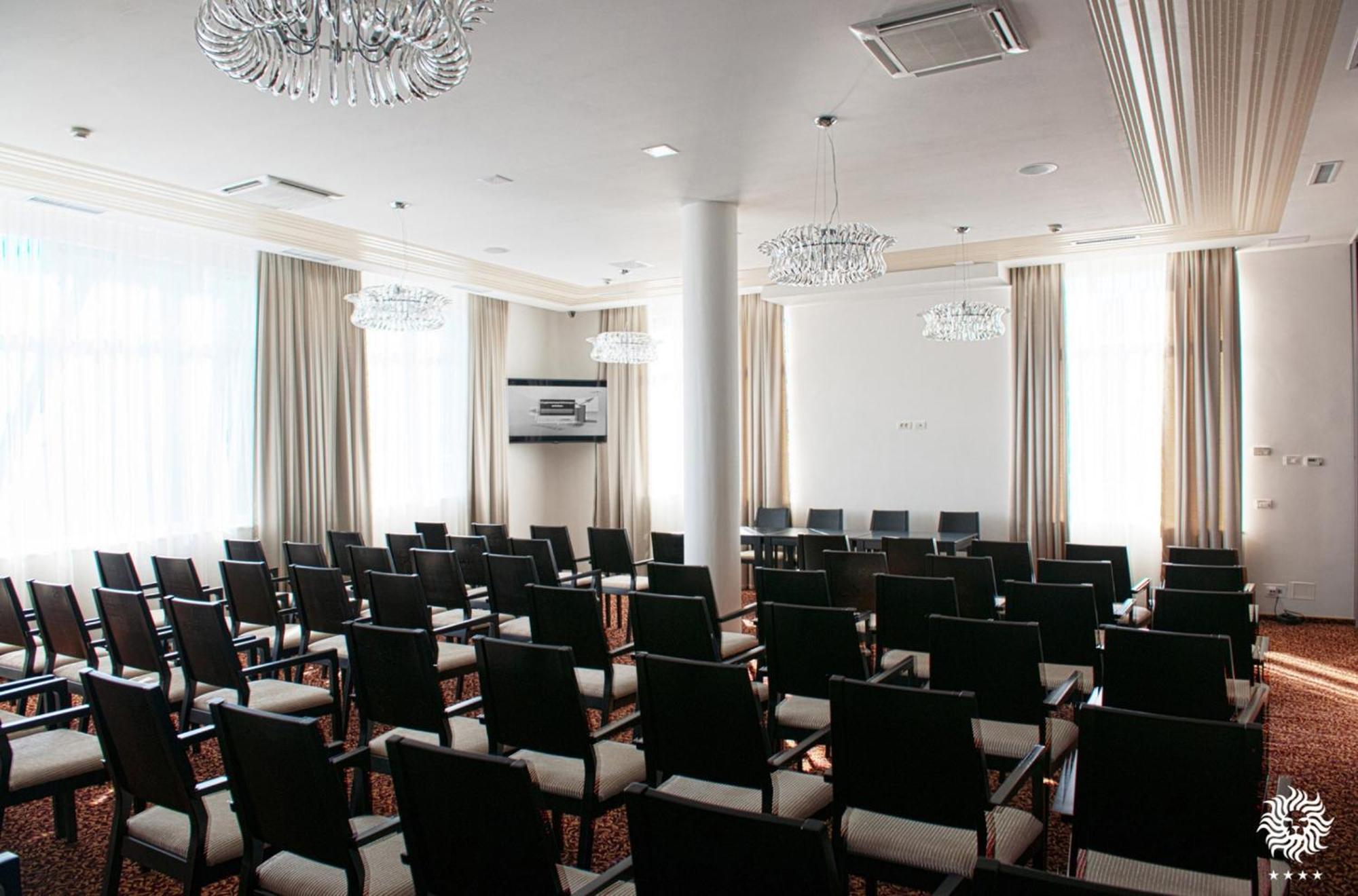 Hotel Leon & Spa Arad Esterno foto