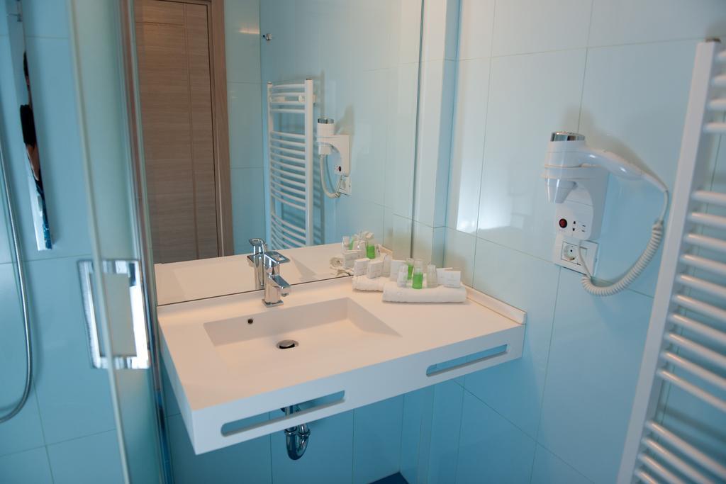 Hotel Leon & Spa Arad Esterno foto