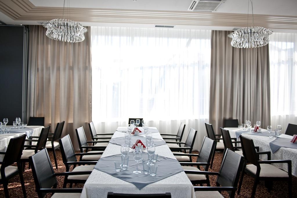Hotel Leon & Spa Arad Esterno foto