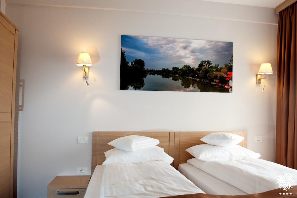 Hotel Leon & Spa Arad Esterno foto